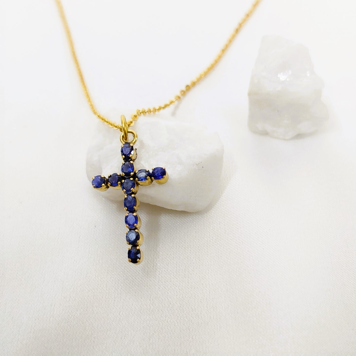 Blue Sapphire Pendant with 18K Gold