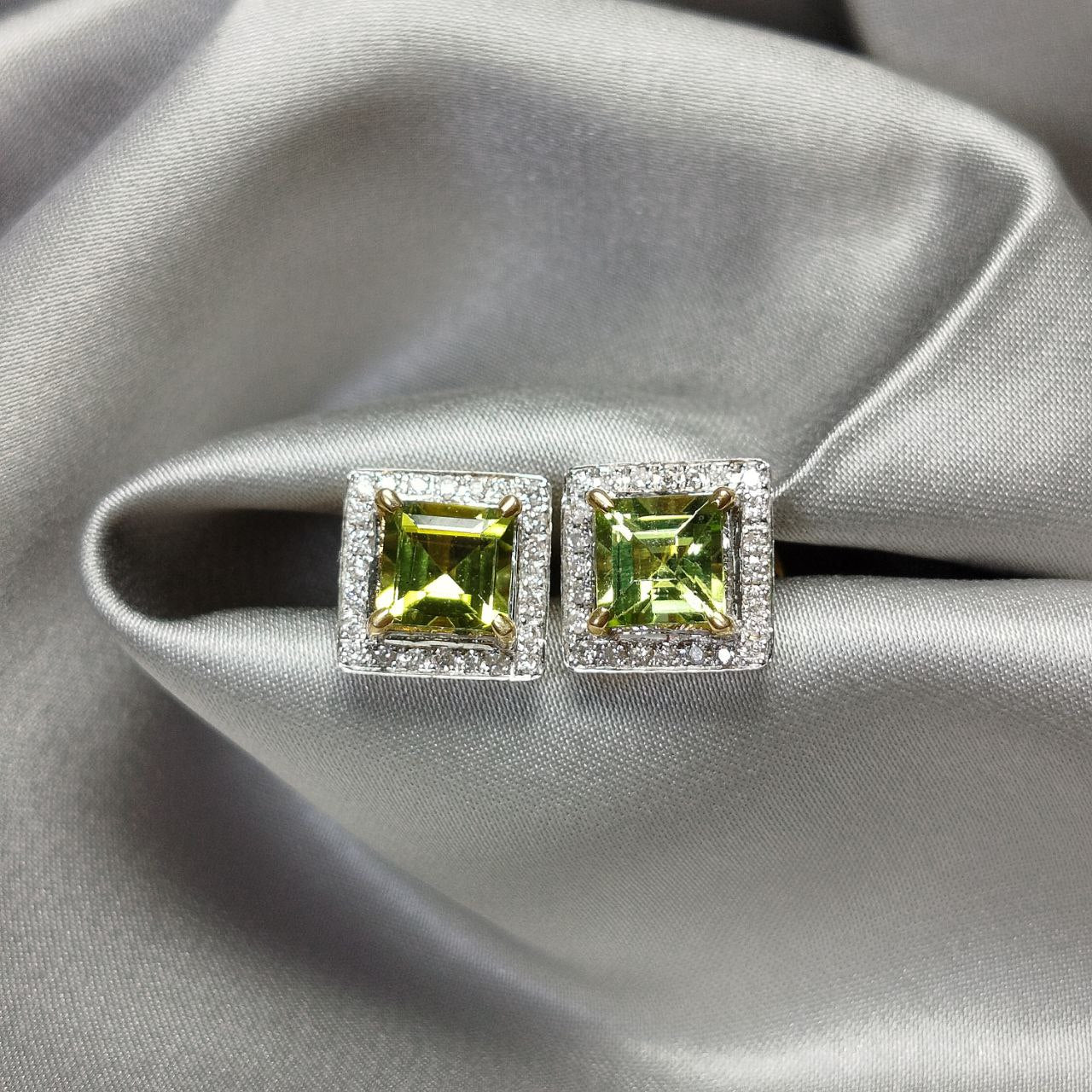 1.5 Carats Peridot and Diamond Earring