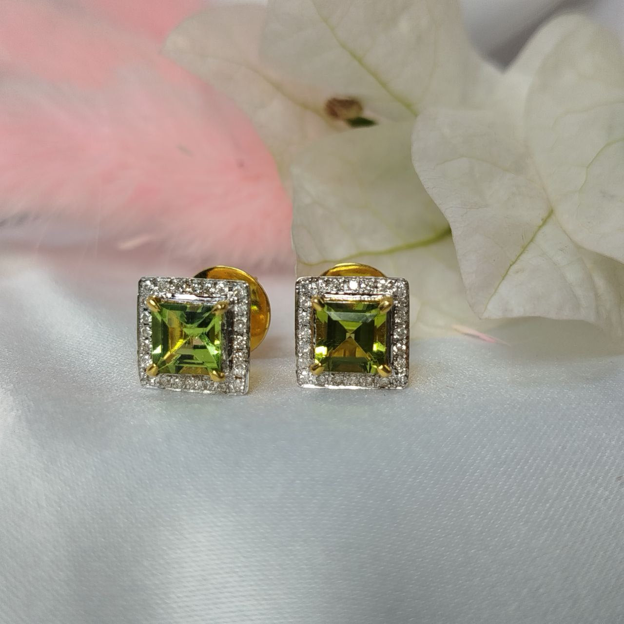1.5 Carats Peridot and Diamond Earring