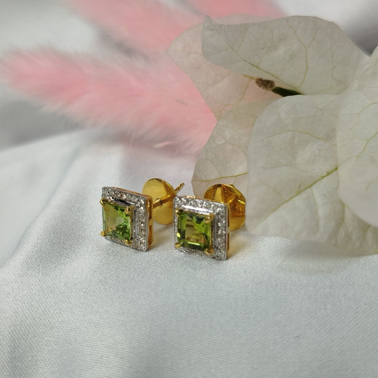 1.5 Carats Peridot and Diamond Earring