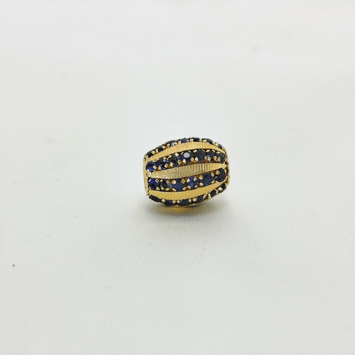 Blue Sapphire Pendant with 18K Gold